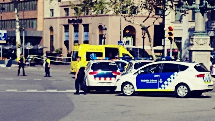 W centrum Barcelony furgonetka wjechała w tłum ludzi. Kilka...