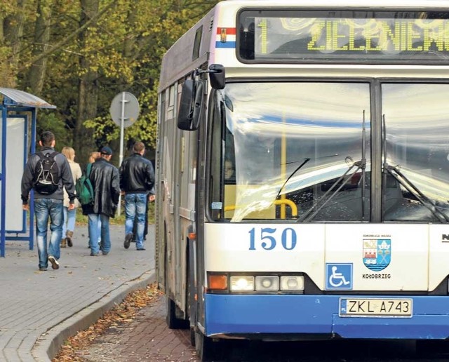 Od 2 listopada trzeba dokładniej przyglądać się rozkładom jazdy autobusów w Kołobrzegu. Część linii zmienia godziny odjazdów, modyfikacje dotyczą też tras przejazdów