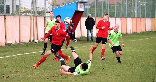 W meczu 12. kolejki V ligi (grupa 1.) Wda II/Strażak Przechowo zremisowała z Gryfem Sicienko 1:1 (0:0). Bramki strzelili Łukasz Retlewski oraz Bartosz Sikora. Rezerwy Wdy zachowały fotel lidera, ale ich przewaga nad Polonią Bydgoszcz i Iskrą Ciechocin stopniała do dwóch punktów.