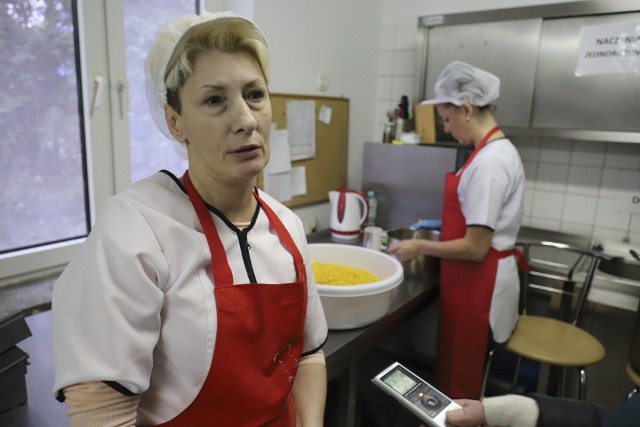 Makaron, kasza, kluski, ryż... To jest dziś podstawą kuchni w stowarzyszeniu Ku Dobrei Ndziei. – Ale zaczyna brakować nam już wszystkiego. Bywa nawet, że sól czy przyprawy przynosimy po prostu z domu – mówi Ewa Sidorowicz. – Nawet ziemniaków nam brakuje.