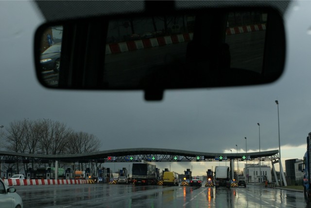 Nowe, wyższe stawki za przejazd autostradą A4 pomiędzy Katowicami a Krakowem dotyczą pojazdów kat. 2, 3, 4 i 5, czyli pojazdów o dopuszczalnej masie całkowitej powyżej 3,5 tony.