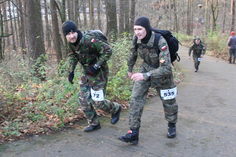 Maraton Komandosa 2015 WYNIKI Trzeci raz z rzędu wygrał por. Piotr Szpigiel [ZDJĘCIA]