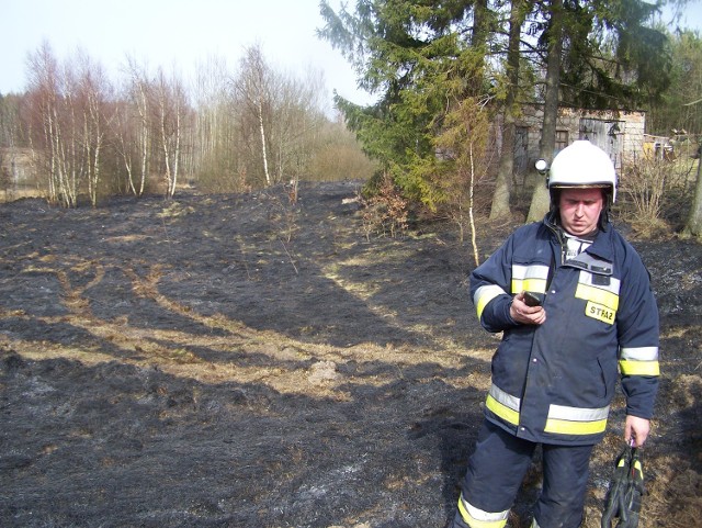 Tragedia w Kramarzynach. Podczas wypalania trawy zginęła 87-letnia kobieta