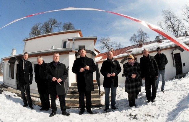 Na przecięciu wstęgo nie zabrakło władz gminnych i powiatowych