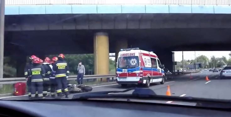Wypadek na DTŚ w Chorzowie: Zderzyły się dwa samochody i motocykl ZDJĘCIA