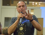 Paweł Kukiz w Zwoleniu. Znany rockman podczas spotkania z sympatykami ruchu Kukiz'15 apelował o zmianę systemu politycznego w Polsce
