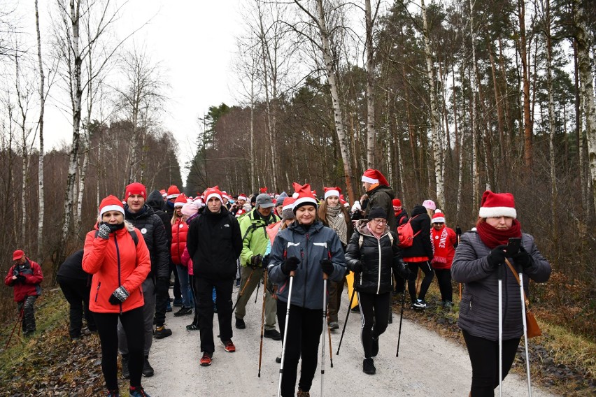 Uczestnicy 13. edycji Mikołajkowego Nordic Walking spotkali...