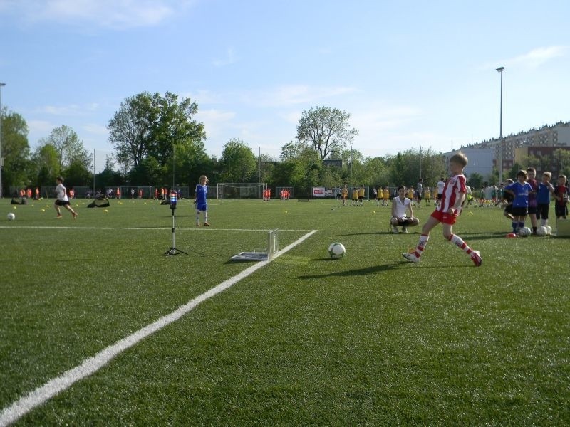 Blisko 150 młodych adeptów piłki nożnej z roczników od 2006...