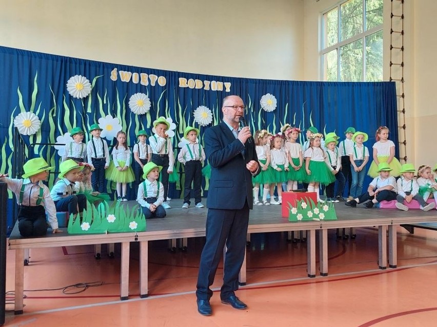 Dzień Rodziny w Szkole Podstawowej imienia Armii Krajowej w Cieszkowach. Piękne występy i wiele atrakcji. Zobaczcie zdjęcia