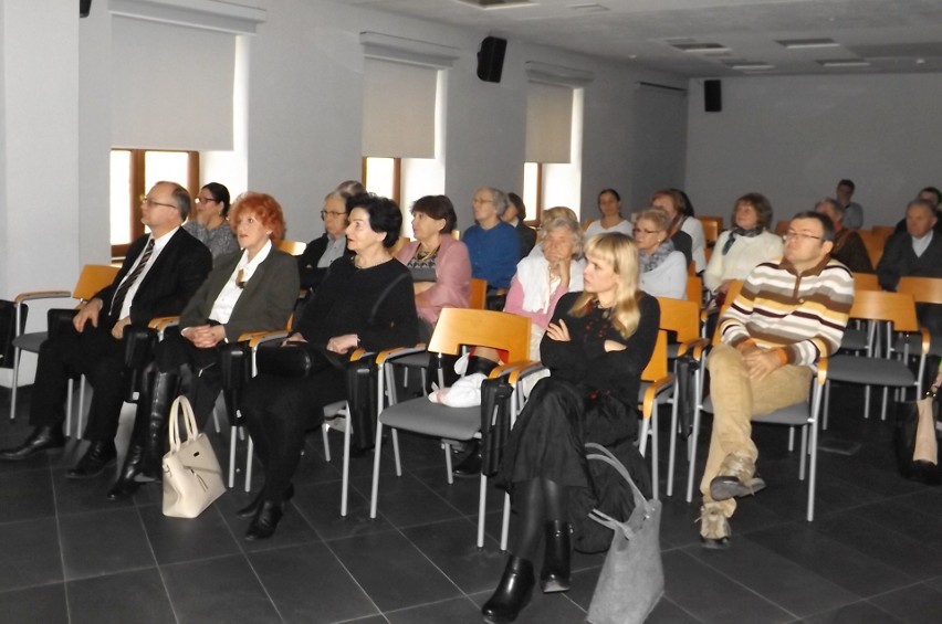 Niedziela z "Pożegnaniem taboru". Zwiedzanie wystawy fotografii w Muzeum Dialogu Kultur