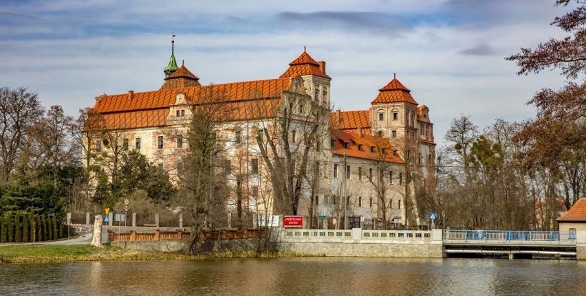 Zamek w Niemodlinie. Murowany zamek wzniesiony przez księcia...