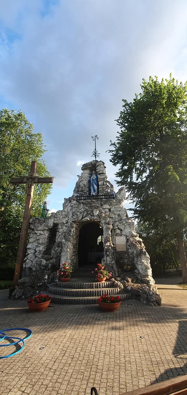 Uczestnicy pielgrzymki chętnie fotografowali urokliwe...