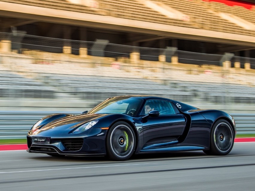 Porsche 918...