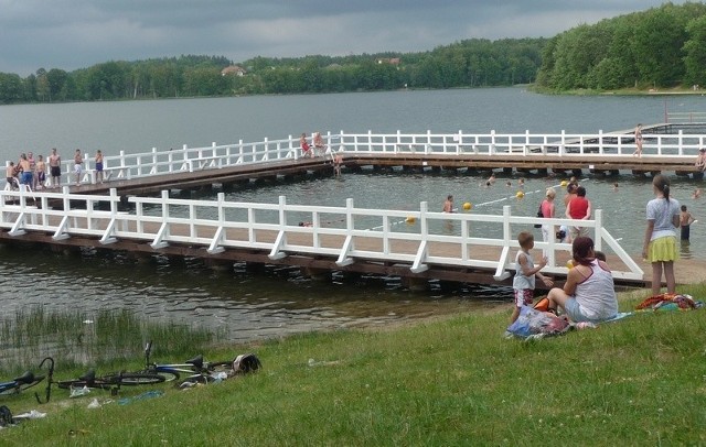 Nowy pomost nad jeziorem Jeleń.