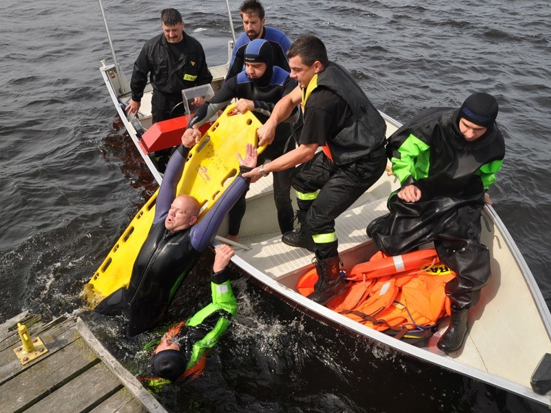 Ćwiczenia: Akcja ratownicza na jeziorze Trzesiecko [film i zdjęcia] 
