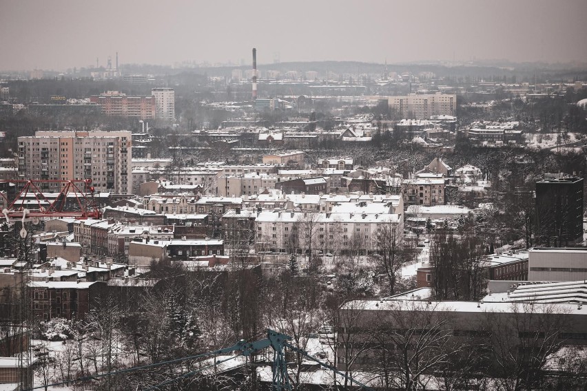 Zimowa panorama Katowic ma specyficzny klimat.