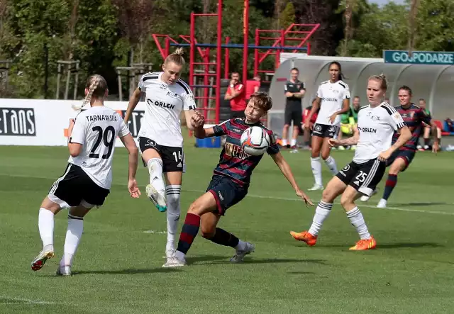 Piłkarki Pogoni nie do końca wykorzystały atut boiska, bo zremisowały z AP Gdańsk 1:1.