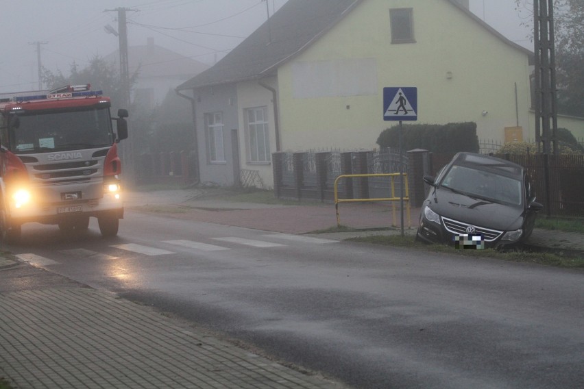 Zderzenie samochodów na skrzyżowaniu w Woli Baranowskiej. Sprawca był pijany (ZDJĘCIA)