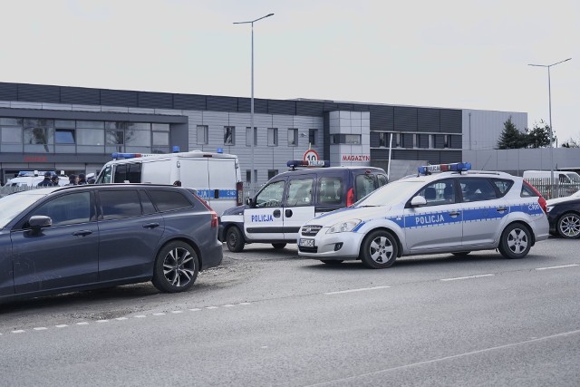 Do zajść doszło we wtorek, 28 marca, w podbydgoskim Zamościu. Uszkodzone zostały okna i drzwi budynku przy ul. Poznańskiej.