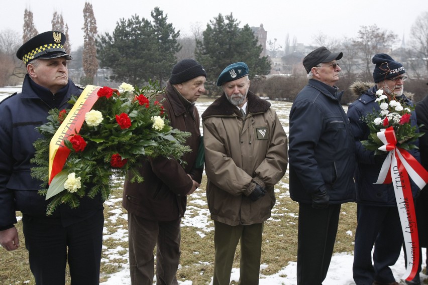 Uroczystość z okazji 79. rocznicy utworzenia Armii „Łódź” pod pomnikiem upamiętniającym jej żołnierzy