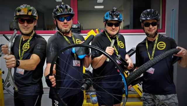 Tych czterech panów założyło grupę rowerową, która w pół roku rozrosła się do niebotycznych rozmiarów