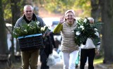 Porządki, zakupy i wielkie poruszenie. Na świebodzińskim cmentarzu trwają przygotowania do Dnia Wszystkich Świętych