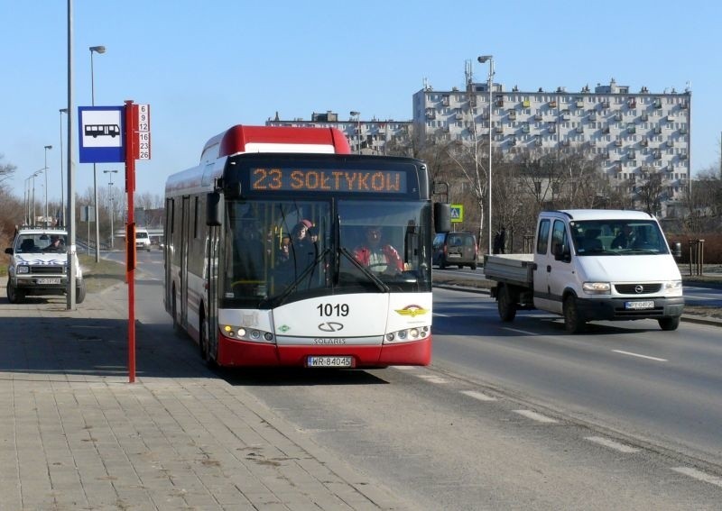 Autobusy linii: 6, 9, 12, 16, 23 i 26 jeżdżą okrężnymi...