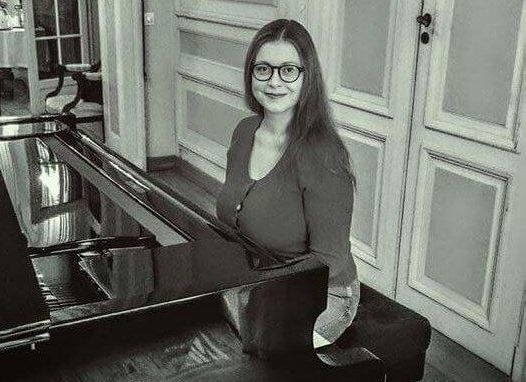 Kielczanka Joanna Pietrzyk jest studentką Uniwersytetu Muzycznego imienia Fryderyka Chopina w Warszawie, studio-wała w Paryżu, a obecnie kształci się w Amsterdamie.
