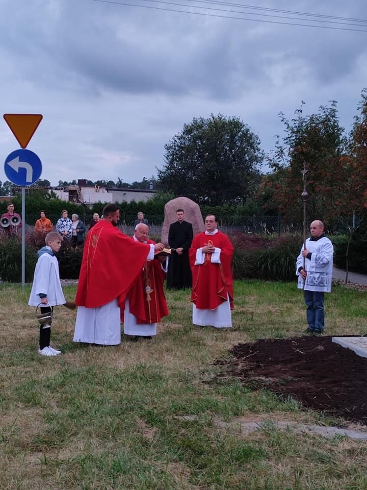 Kadzidło. Poświęcenie krzyża pandemicznego. Uroczystość odbyła się 14.09.2021. Zdjęcia