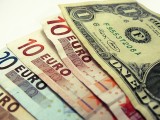 Waluty: Euro leci na łeb, na szyję. Jedni zyskują, inni nie