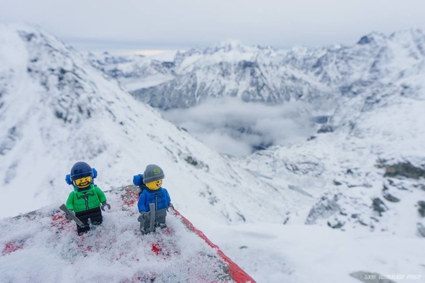 Fotograf swoje prace umieszcza na profilu facebookowym Lego...