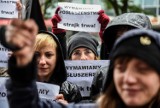 Polscy biskupi przeciw karaniu kobiet za aborcję. Sukces czarnego protestu