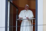 Papież Franciszek nie chciał, by całowano go w Pierścień Rybaka podczas uroczystości w Loreto [WIDEO]
