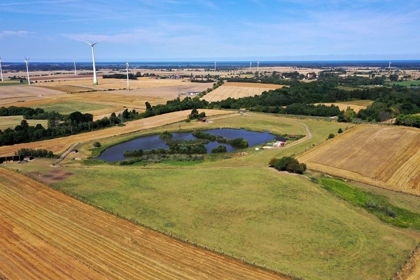 Postomino widziane z lotu ptaka. Zobacz fotorelację z przelotu dronem nad Postominem [ZDJĘCIA]