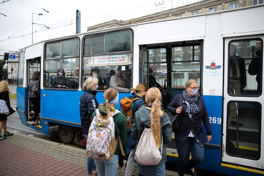 Koniec z jazdą bez maseczki. MPK i policja rozpoczynają kontrole