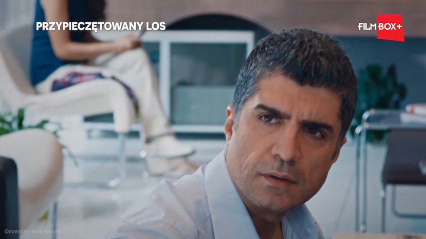 „Przypieczętowany los”. Nowy turecki serial w polskiej telewizji! O czym jest „Kaderimin Yazildiği Gün”?