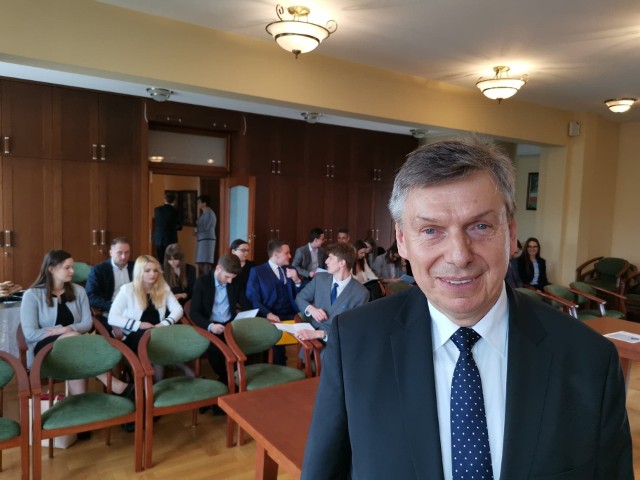 Dziekan Okręgowej Rady Adwokackiej w Kielcach Jerzy Zięba mówi, że studenci zaprezentowali wysoki poziom umiejętności oratorskich