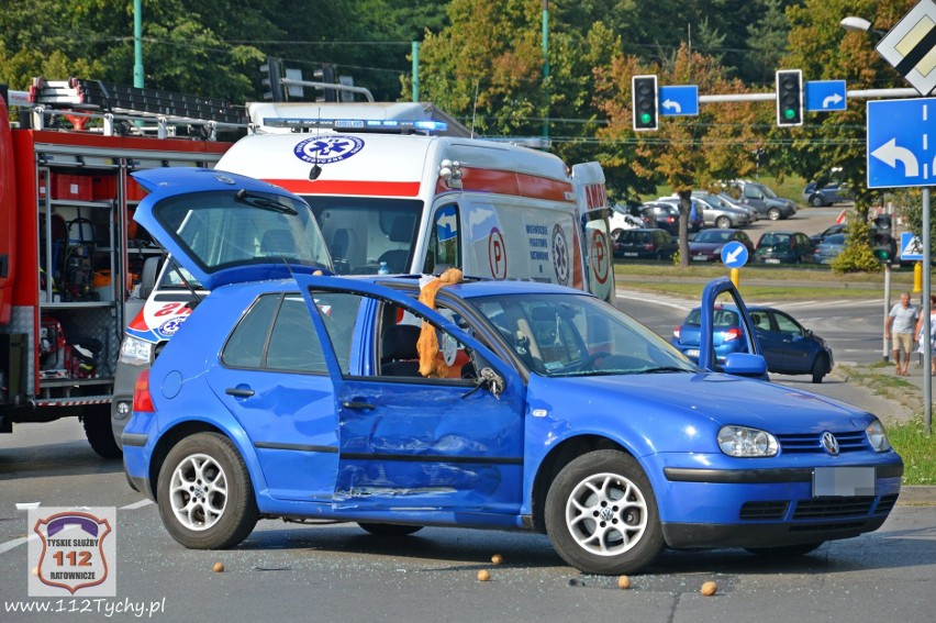 Wypadek golfa z motocyklistą