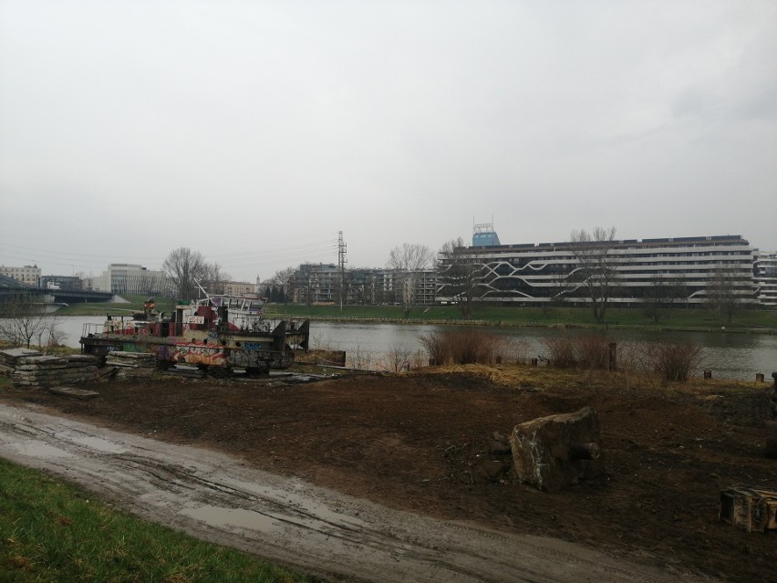 Trwa wyburzanie dawnego portu Żeglugi Krakowskiej nad Wisłą.