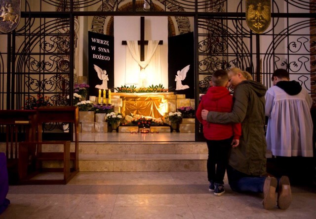 W Wielką Sobotę wielu radomian modliło się przy Grobach Pańskich.