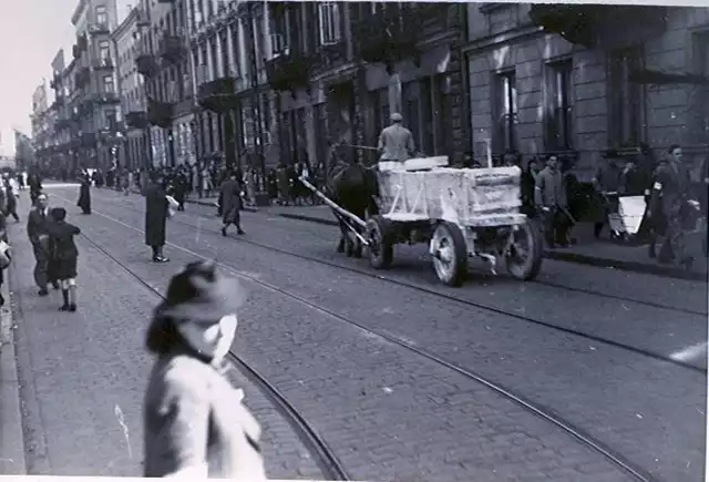 Zdjęcia Jürgena Josta zrobione w 1941 roku w okupowanej Warszawie.