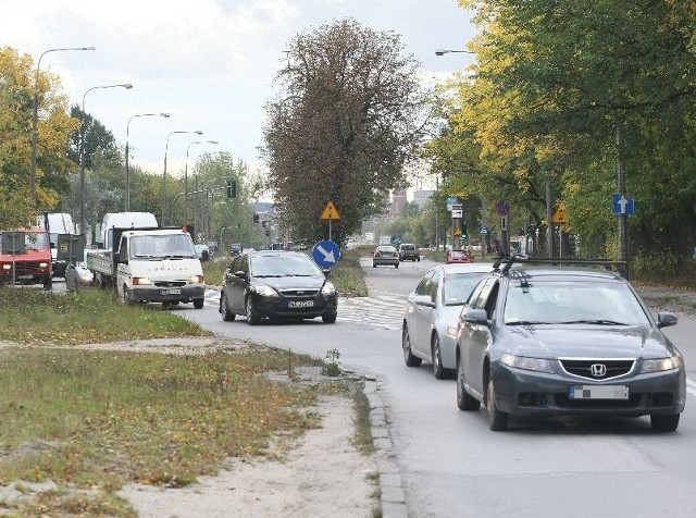 Ulica Zagnańska w Kielcach  ma nawierzchnie w fatalnych stanie, jest wąska i bardzo obciążona.