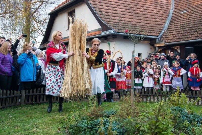 Kraków. W Bronowicach osadzono chochoła