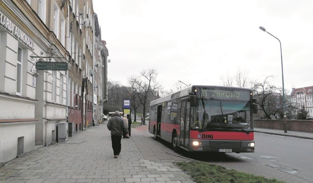 Autobus linii nr 11 dwa razy w każdą sobotę  zajedzie do Strumian. Mieszkańcy tej wsi i Sowna wnioskowali także o przejazdy w niedzielę. - Nie stać nas - mówi wójt gminy Stargard Szczeciński