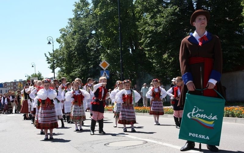 Uczestnicy parady o godz. 13:00 przeszli z Placu...