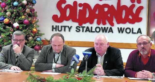 Na konferencji, w środku szef związku branżowego Jacek Muskała i szef "S" Henryk Szostak.