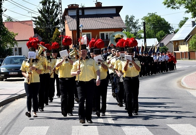 Jednostka Ochotniczej Straży Pożarnej w Kurozwękach istnieje od 100 lat. Uroczyście o tym przypomniano 5 maja [ZDJĘCIA]