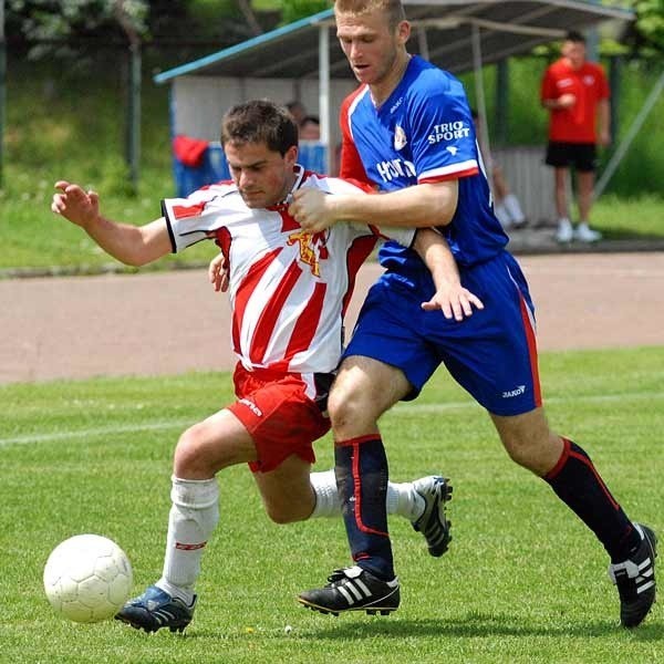 Piłkarze Polonii Przemyśl (z prawej) w spotkaniu z Rzemieślnikiem Pilzno mierzą w komplet punktów.