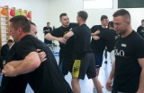 Piłkarze trenowali z zawodnikami MMA