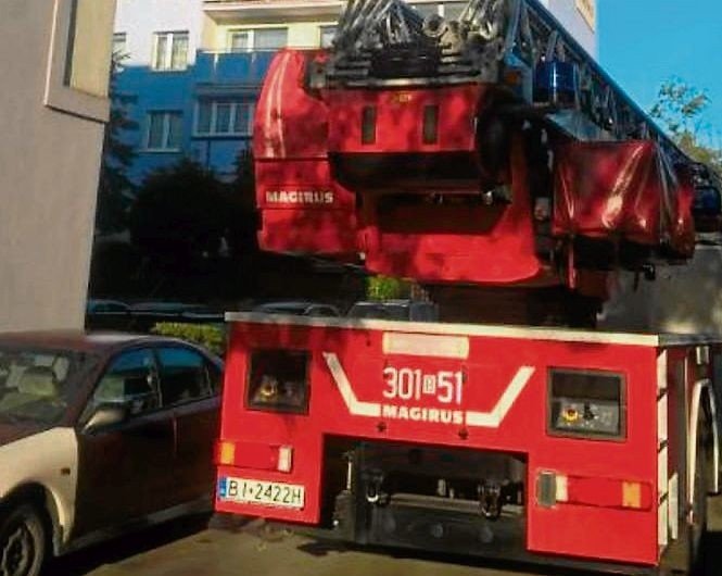 Biały dym ulatniał się z bloków. Po straż dzwonili